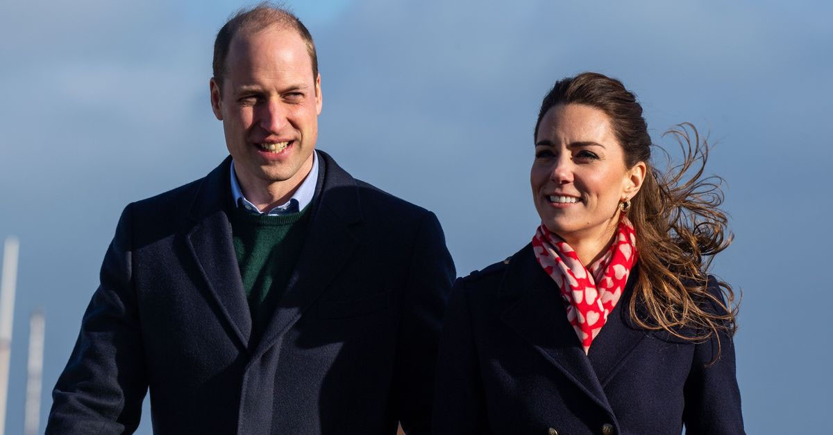 Duchess Catherine and Prince William happily shopped for groceries near ...