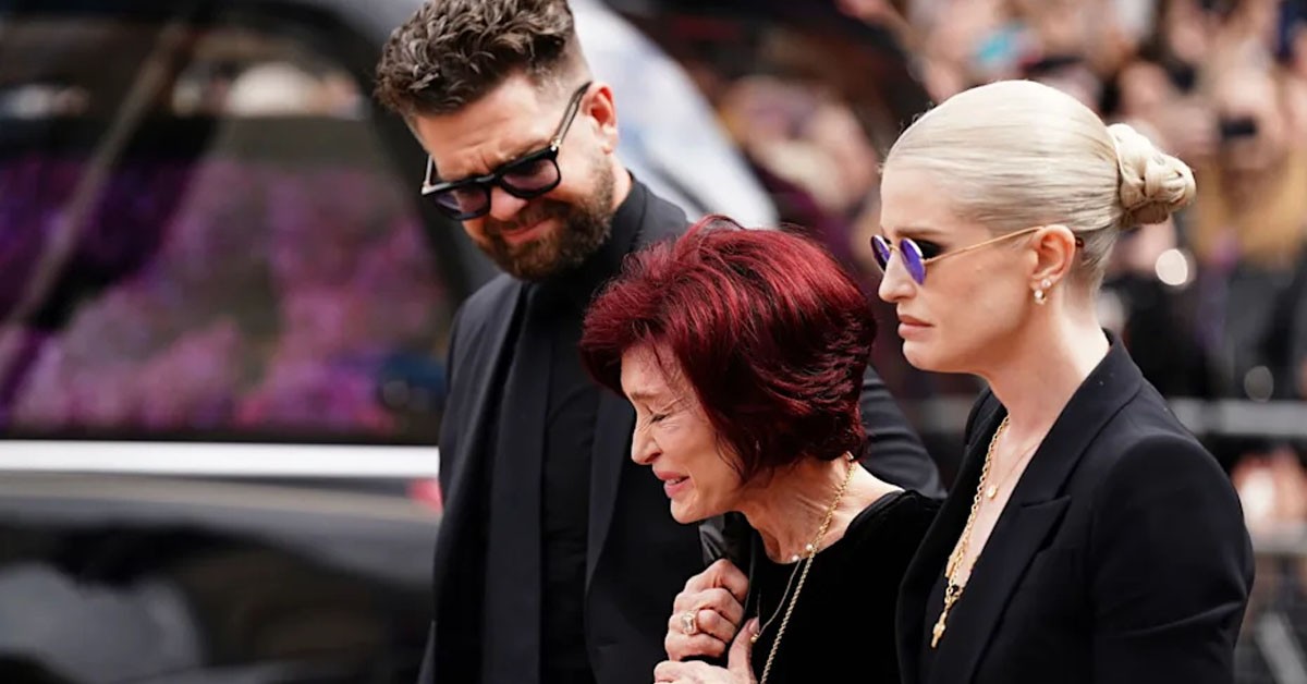 A Heartbreaking Farewell: Kelly Osbourne's Emotional Moment at Ozzy's Funeral