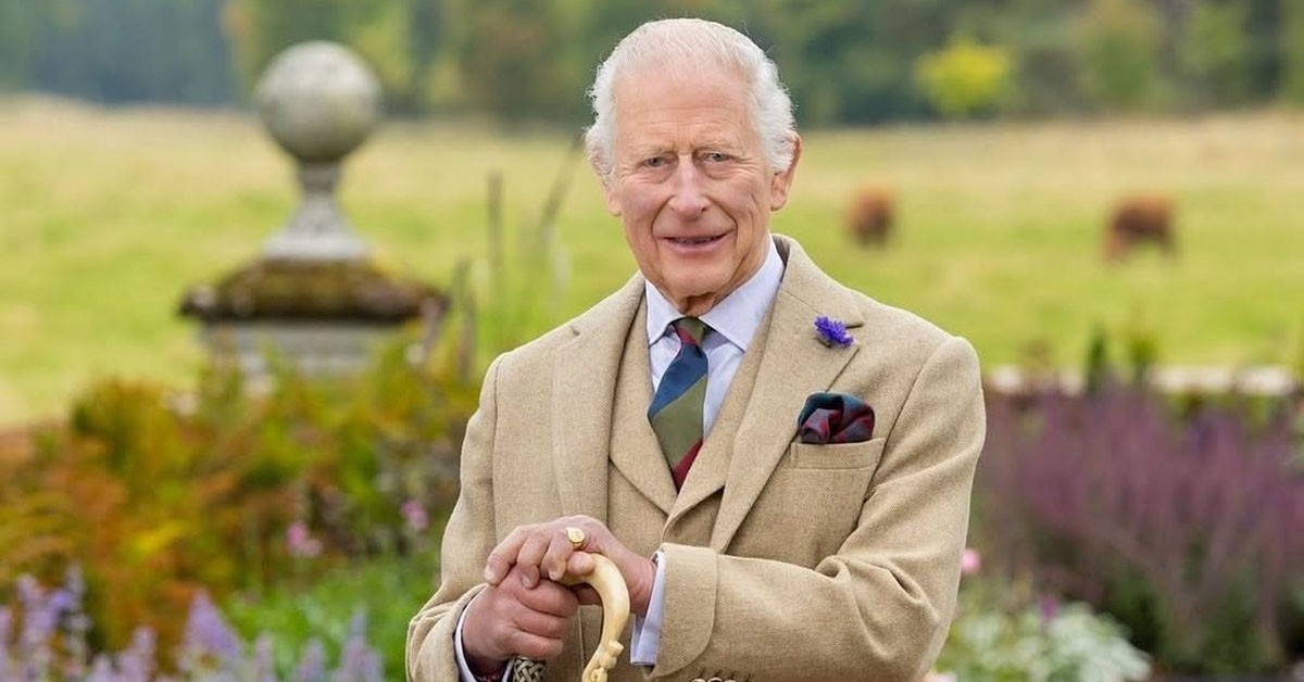 Hold Up! 👑 Did You Peep the New Royal Pic? 📸