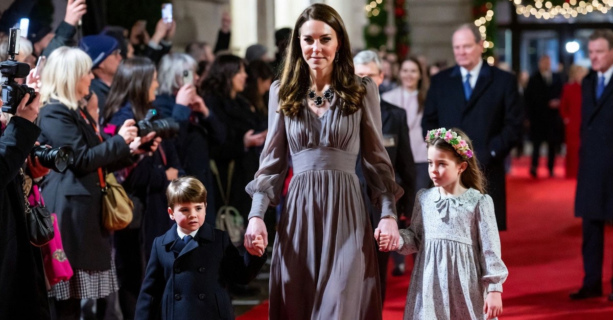 Catherine, Charlotte & Louis Delight Fans with Surprise Appearance at Christmas Spectacular